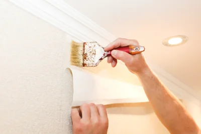 Pose de papier peint à Sornac — revêtements muraux et toiles de verre